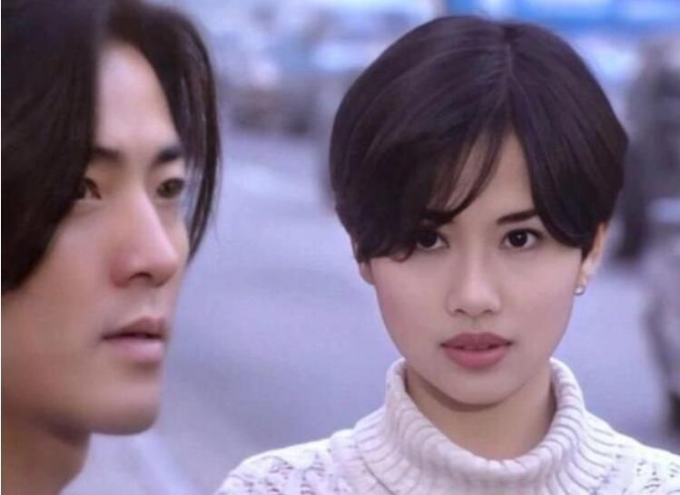 在郑伊健因为扮演古惑仔陈浩南走红前,和陈松伶是tvb的官方cp