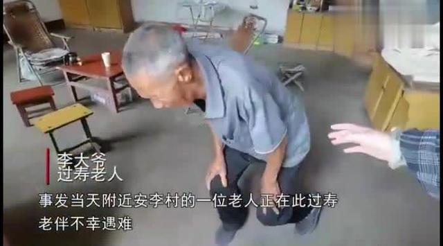山西饭店过寿老人下跪，难道老人真的有错吗？