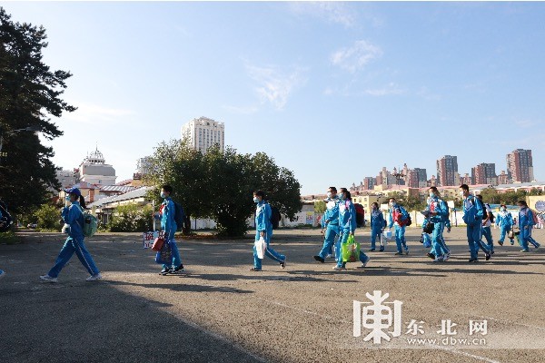 80余万中小学生在这一天开启新学期校园生活