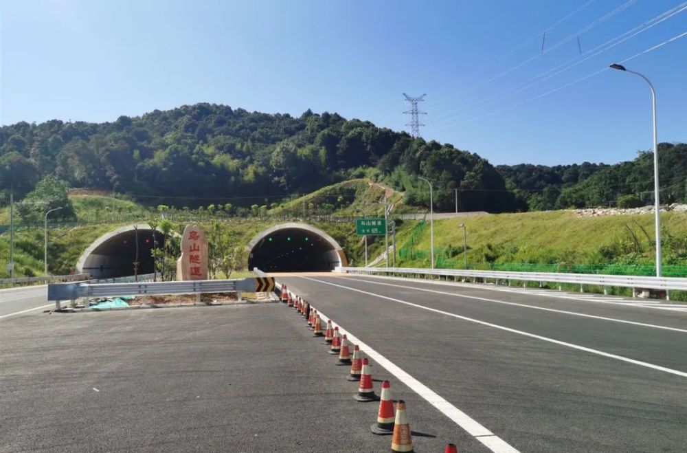 长常北线高速长益段已正式通车,第一批路过的驾驶人都