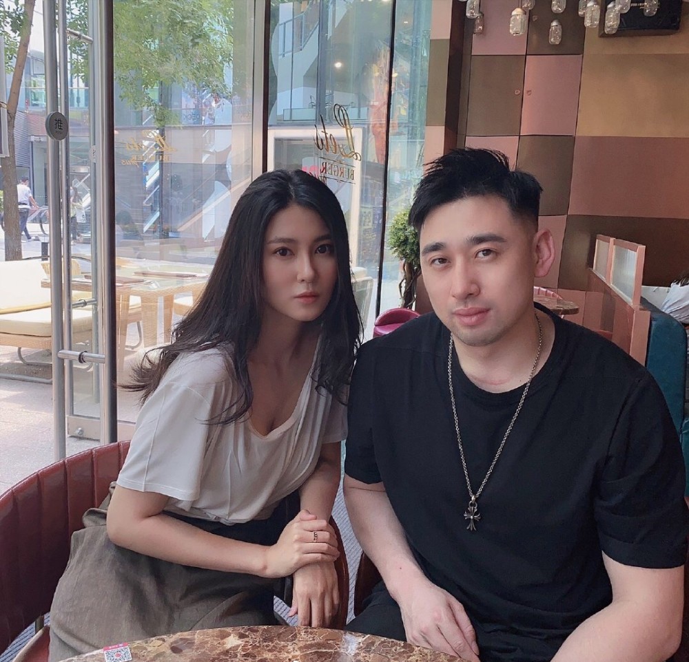 刘晓宇前女友钟鹿纯晒新照酷似张雨绮颜值很高却不相信爱情