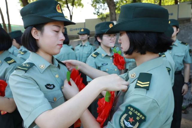 退伍前那一晚女兵终于说出了心里话