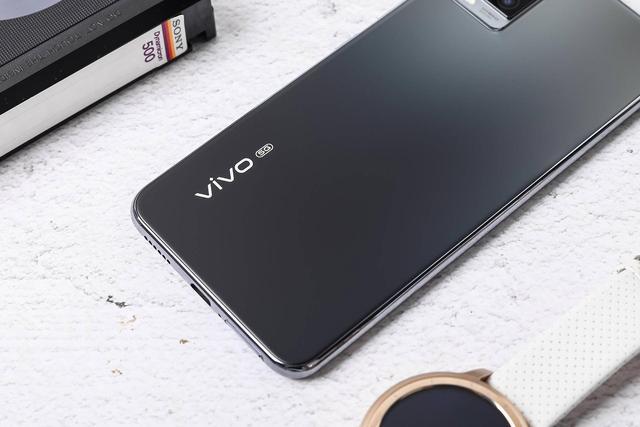 39mm,如此轻薄的5g手机,vivo s7实属稀奇