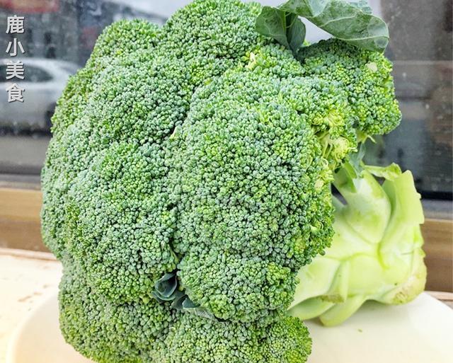 买西兰花时,内行人从不买"这3种"!不新鲜口感差,菜贩都不吃