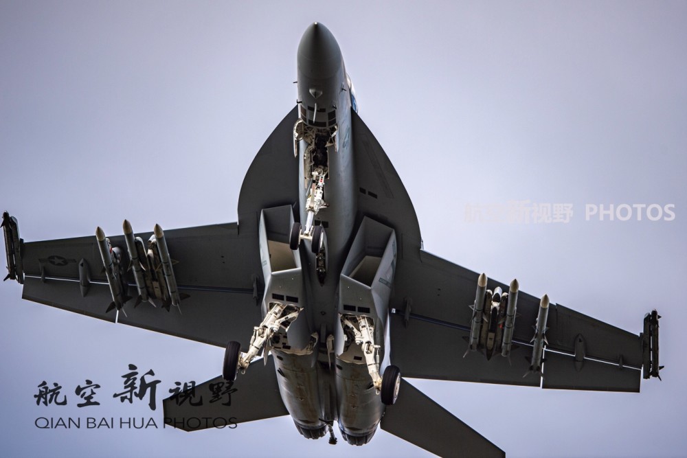 f/a-18f超级大黄蜂战机,外八字挂架是亮点,细节图展现