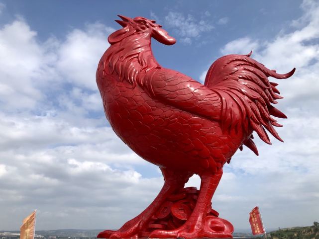 雄鸡就像是我国的版图,而这只霸气威严的雄鸡似乎也象征着中华雄起,这