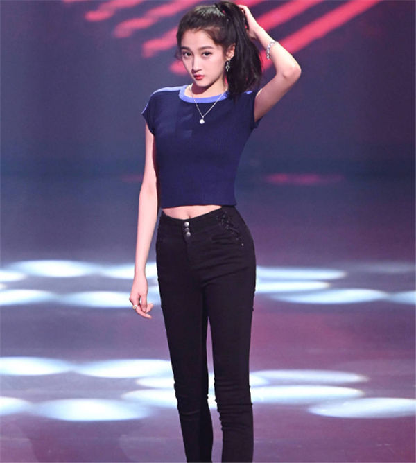 身高超过1米7的女明星,李宇春,唐嫣上榜,而她腿长就有1米2