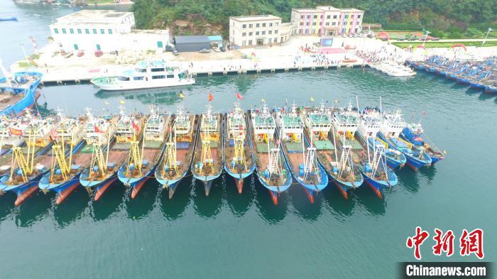 (杨毅 邹沧海)9月1日中午12时,中国黄渤海休渔期结束,黄渤海渔区渔船