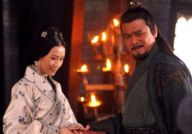 曹操与孙权是死敌为何夸赞生子当如孙仲谋谜底在下半句里