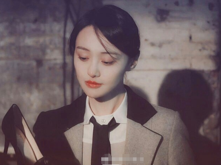 郑爽新剧《绝密者》离播出只剩三天,但却遭临时撤档,空欢喜一场