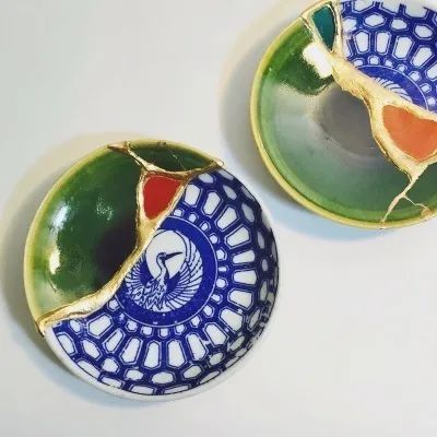 两张破碎的碟子,重新拼凑