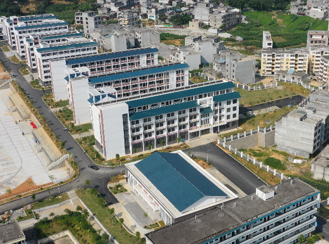 你好,岭南中学!马山又一所新学校揭牌,正式招生