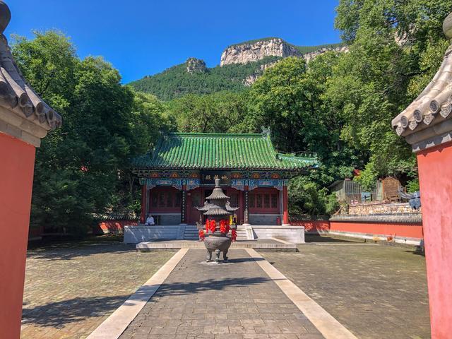 济南:千年古刹灵岩寺