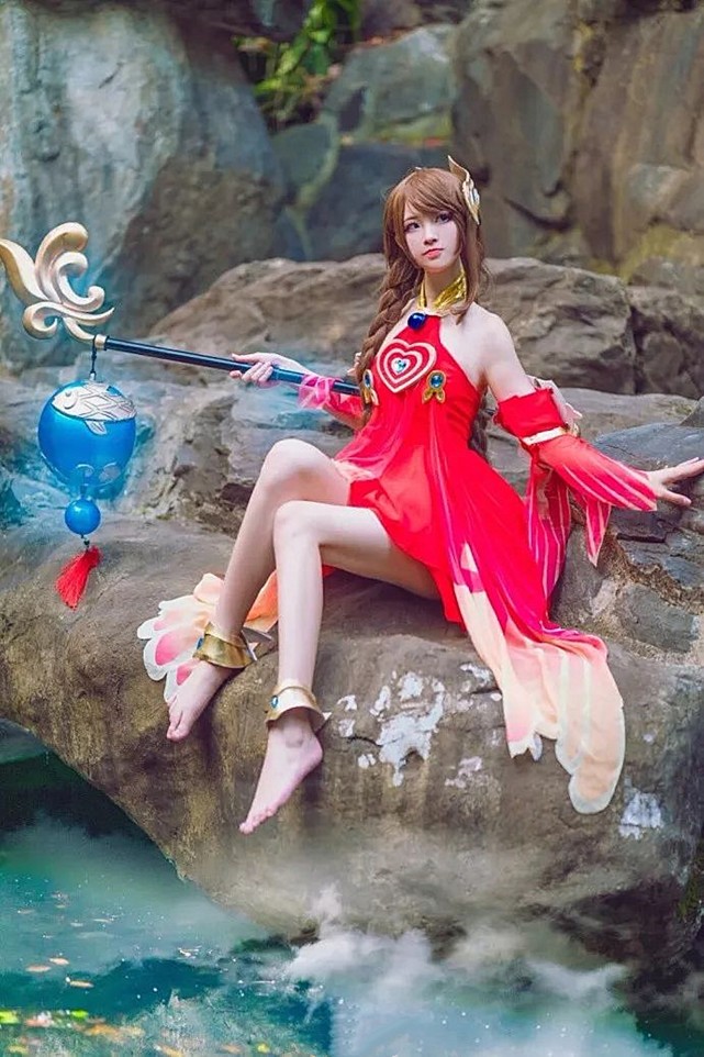 小姐姐cos的这组王者大乔,玲珑般的身材很般配