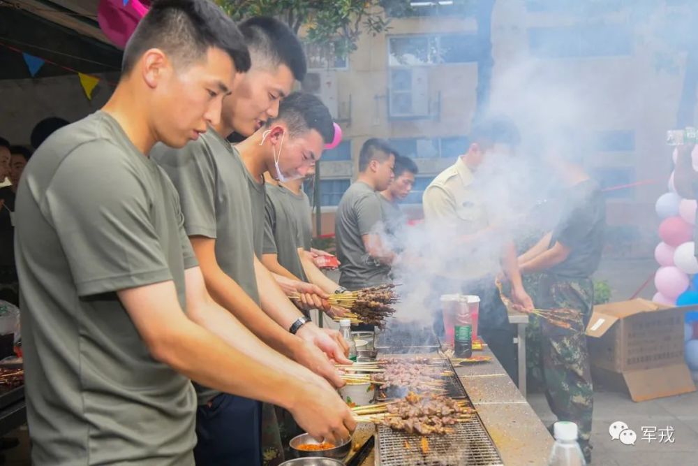 排面这场军营美食节送老兵