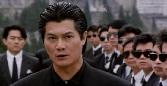 因为在那个时期也是黑社会崛起的年代,邓光荣的父亲就是黑社会老大