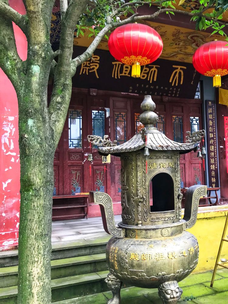 访崇州千佛山,寻山中道观,此处山高路远不易被外人发现
