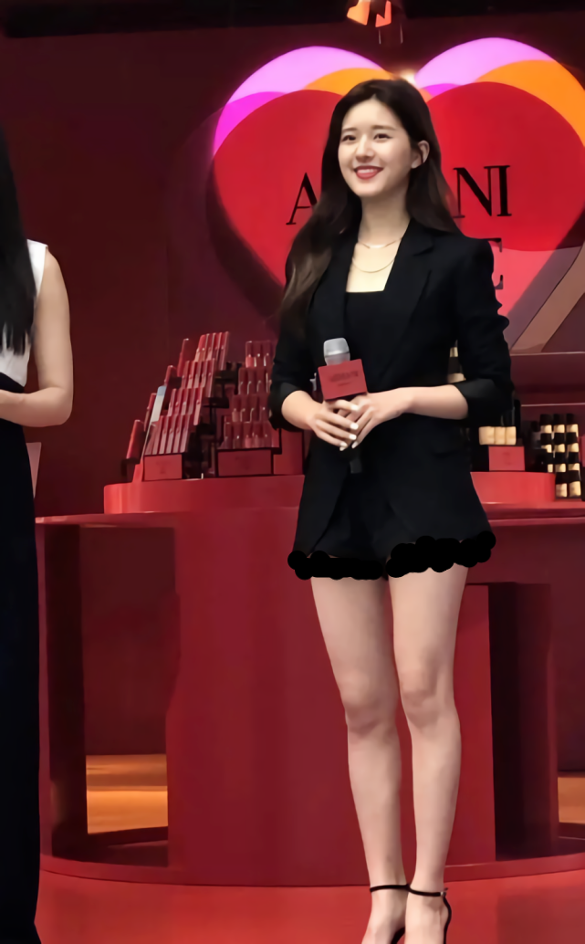 难怪赵露思敢说自己没有80斤,看她生图下的腿,女生看