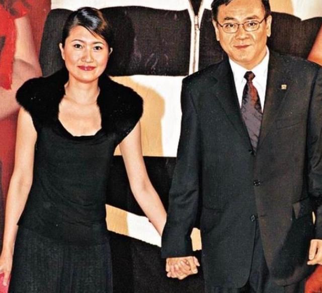 著名导演一边对妻子大喊丁克到老,一边却与情人生孩子,今已5岁