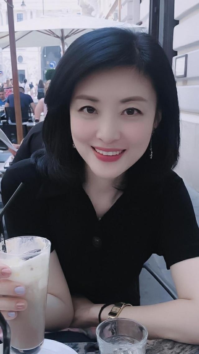主持人周涛近照曝光,颜值能打气质温柔,尖下巴瞩目被