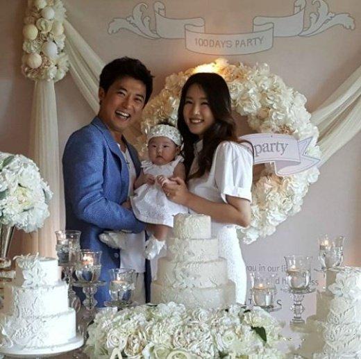 48岁安在旭官宣二胎!大方晒宝宝12周b超照,与小9岁娇妻兴奋比心