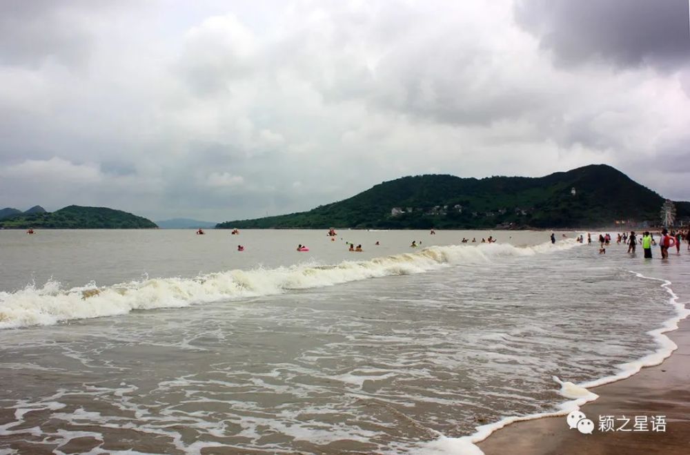 到石浦,当然要去皇城沙滩,一半是"中国渔村"景区,另一半则可以免费