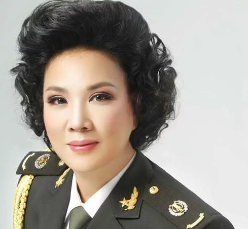 歌唱家程志:与殷秀梅一见钟情,结婚当天被悔婚,今两人