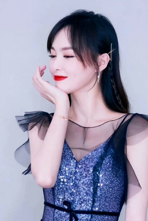 唐嫣时尚写真美图,清新俏丽,优雅迷人