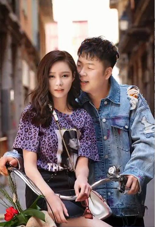 沈梦辰杜海涛"婚纱照"曝光,十指相扣在街头摆拍,这爱情谁不羡慕?