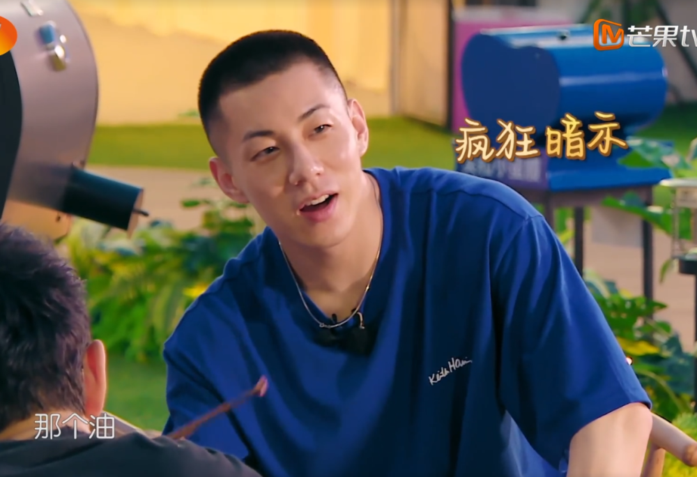 中餐厅赵丽颖多机智秒懂卡斯柏的土味情话你笑起来真好看