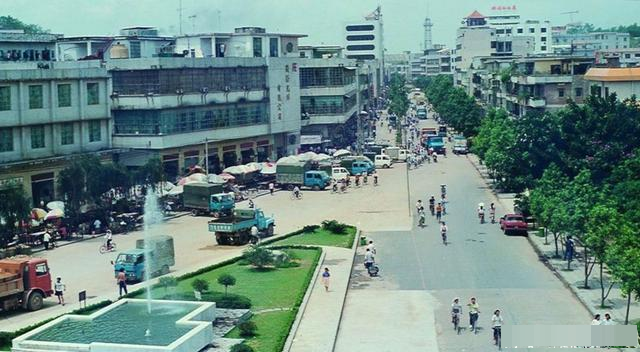 老照片1996年的广东东莞那时的莞城是所有人都向往的地方