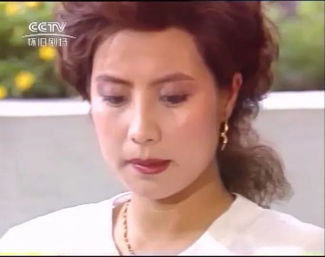 80年代经典电视剧《公关小姐》女主角萨仁高娃,她曾
