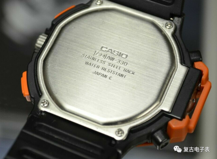 推土机式的传感器双显登山表——casio alti-meter aw