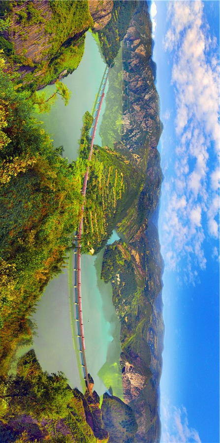 金渭湖上的桥