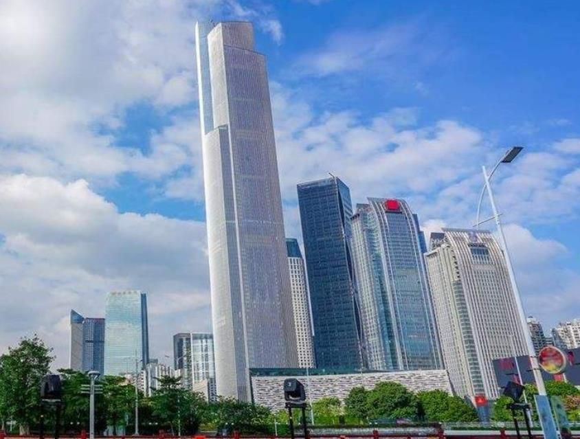 爱群大厦建成以来,80年来广州一座座摩天大楼拔地而起,按照