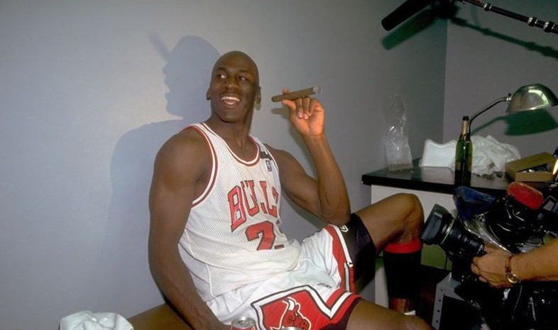 曝光nba球星抽烟的照片,谁是真正的黑老大,一看便知!