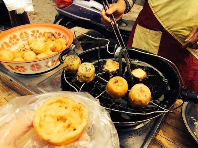 油煎灯金黄色的外表外酥内软的口感地道的特色美食小吃