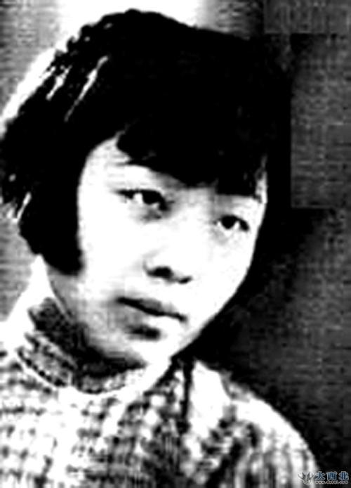 丁玲陷入两段三角恋狱中为叛徒生女嫁小13岁丈夫相伴44年
