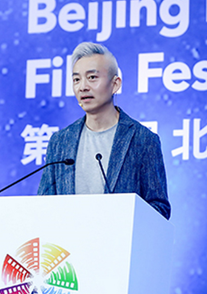 近日在第10届北京国际电影节某高峰论坛活动中,爱奇艺影业总裁亚宁