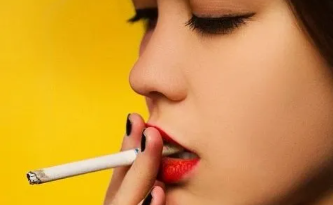 研究发现抽烟和中度脱发以及严重脱发之间有正相关性.