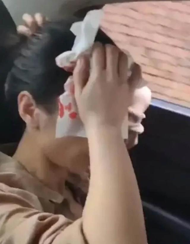 阿娇酒店房间发生意外,头部受伤严重,霍汶希 容祖儿赶