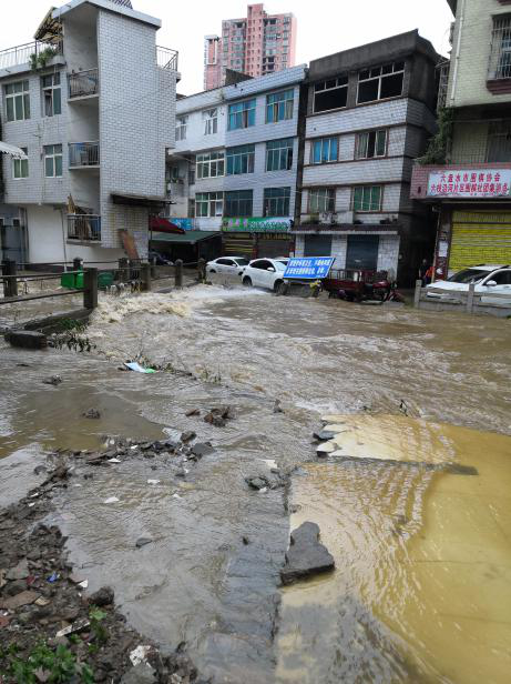 特大暴雨,洪水围城!贵州这里紧急救人!