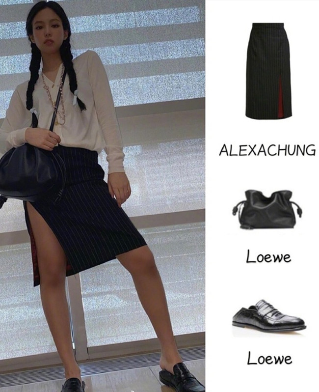 穿搭 look   :alexachung半身裙 loew褶皱方包 loewe黑色小皮鞋