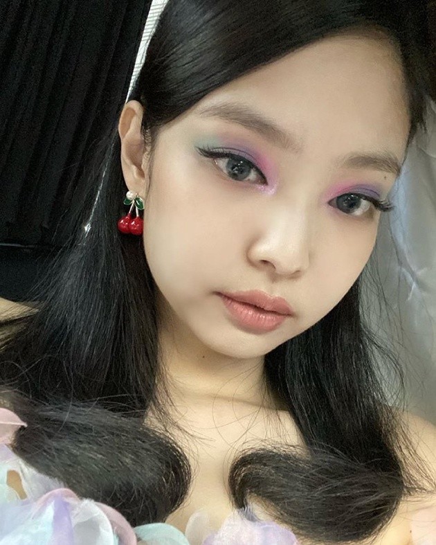 你还在拍彩虹?jennie霉霉早就把彩虹画脸上啦