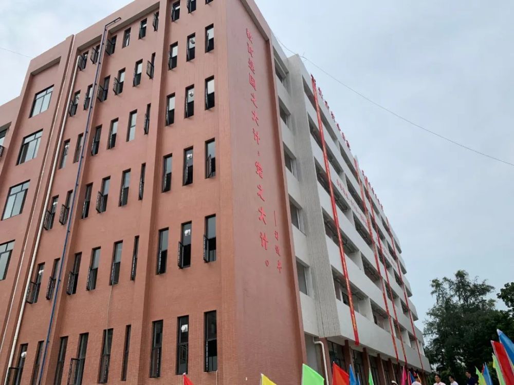 玉林市第十中学,玉林市第二幼儿园揭牌啦