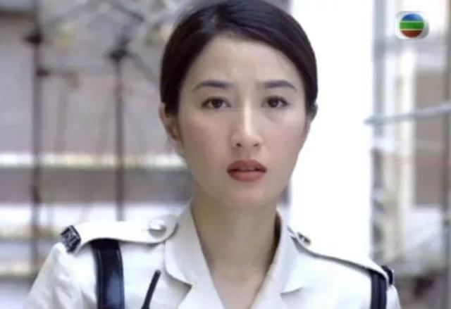 关咏荷最为人熟知的电视剧就是《陀枪师姐》系列,英姿飒爽的造型让