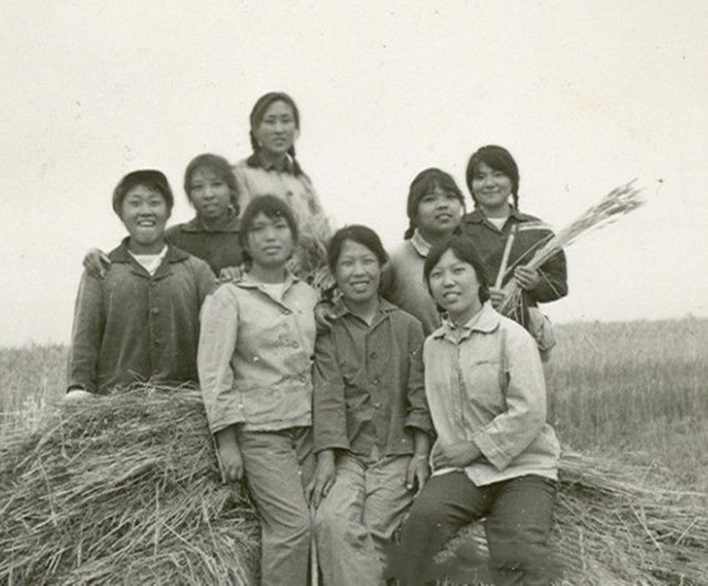 老照片:70年代的女知青们在北大荒的真实经历,看完让