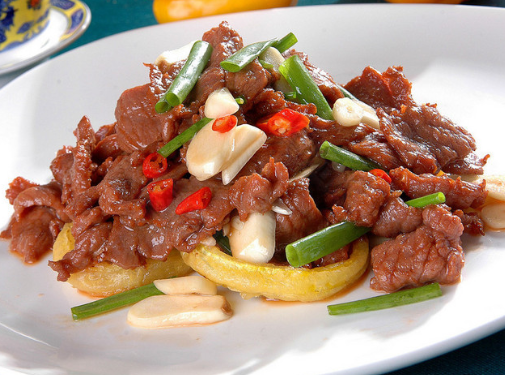 家常美食:蒜爆羊肉,蒜香煎肉,红酒蒜香烤排骨