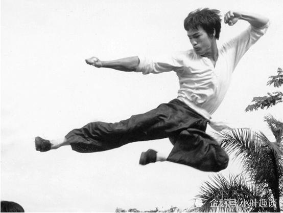 李小龙真实照片:图三是唯一获得武术比赛冠军,图十是去世后遗照