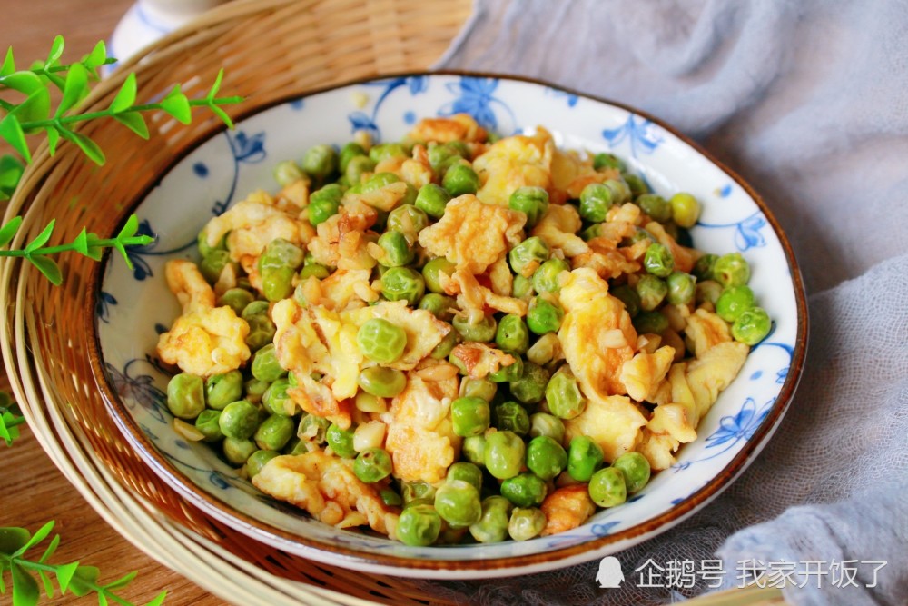 甜豆炒鸡蛋 主要食材:甜豆,鸡蛋 甜豆在超市就可以买到,是冷冻食材,用